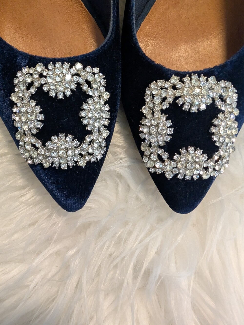 Beautiful Blue Velvet 1970's Vintage Heels - Picture 5 of 6